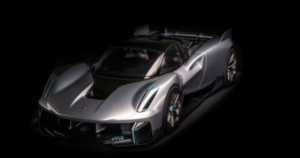 Това е кола, за чието съществуване почти никой не знаеше до миналата година. За първи път тя е показана в книгата &ldquo;Порше: Невидяно&ldquo;. Тази книга даде възможност на ентусиастите да надникнат в дивия свят на концепциите на Porsche и някои от колите като Vision RS изглеждат безумно. Vision RS трябваше да бъде произведен за пазара. McLaren имаше P1 GTR, а Ferrari - FXX, защо Porsche да не може да има 918 RS?

918 RS вероятно щеше да се задвижва от същия 4,6-литров V8 двигател плюс два електрически мотора, които намират място в стандартния 918. Вероятно щеше да има близо 1000 к.с. мощност. Аеродинамиката също щеше да бъде извън мащаба и колата вероятно щеше да държи рекорда на пистата &bdquo;Нюрбургринг&ldquo;. 
